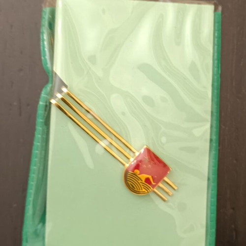 Tie pin of the Chinese Olympic swimming team 2004 new