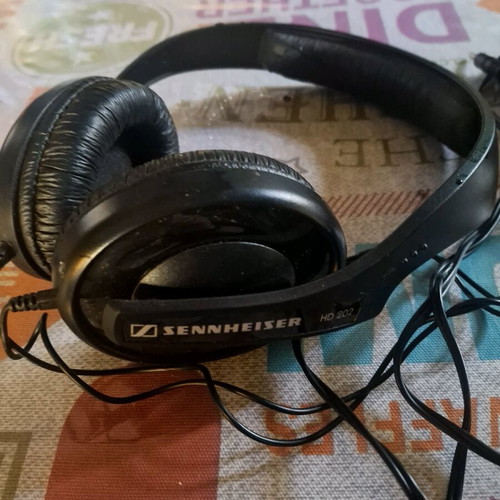 Headphones with long cable and cable case like new, wired