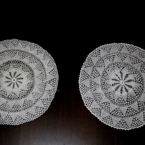 Embroidery set of 2 pieces with crochet used, 29 cm diameter