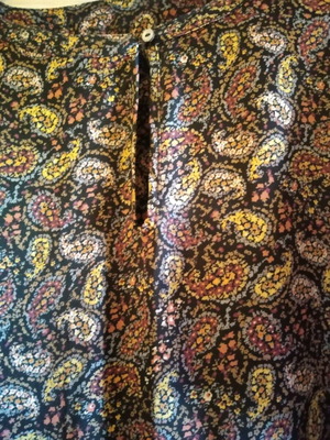 Φόρεμα σατέν με όμορφα σχέδια σαν καινούργιο