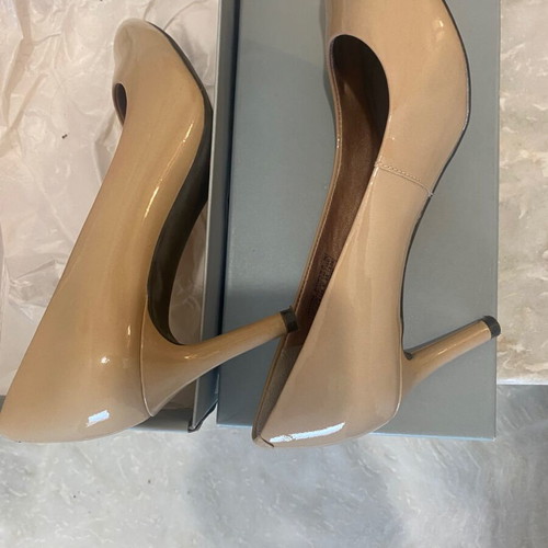 Rockport beige patent leather pumps like new, size 36.5
