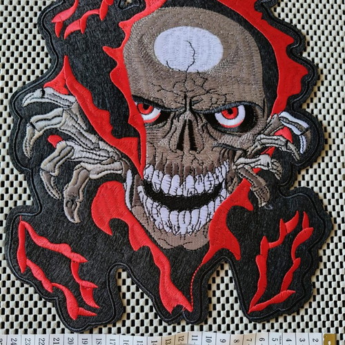 Ραφτό/σιδερωτό patch πλάτης 30x24 εκ., σχέδιο κρανίο