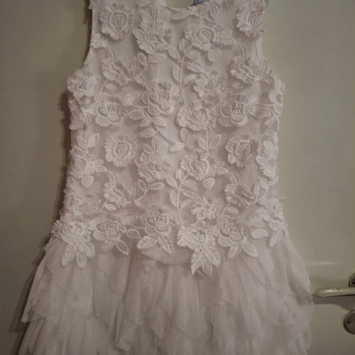 Mayoral white dress with 3D floral designs and tulle, like new, 10 years
