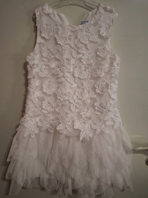 Mayoral white dress with 3D floral designs and tulle, like new, 10 years