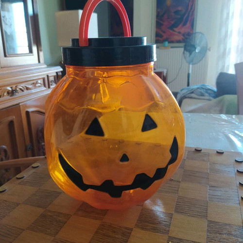 Halloween plastic container with handle like new