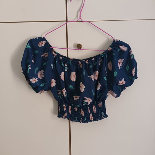 Floral top like new, size L, shoulder-falling design