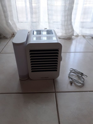 Mini Aircontion like new, portable personal cooler