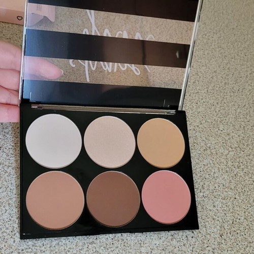 Mon Reve Shape Guru Palette new with blush, highlighter, contouring, powder