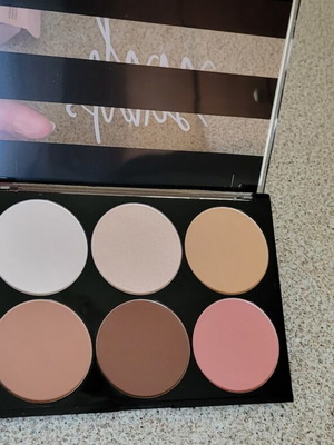 Mon Reve Shape Guru Palette new with blush, highlighter, contouring, powder