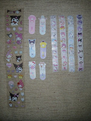 Αυτοκόλλητα Sanrio καινούργια με 1 καρτέλα, 40 μικρά και 6 σελιδοδείκτες