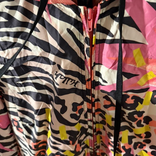 Killah sports jacket like new, colorful, wind and rain resistant