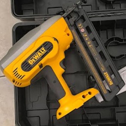 DeWalt DC618KA Nail Gun new without charger and batteries