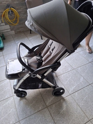 Kika boo Eden Grey stroller like new, lightweight aluminum frame