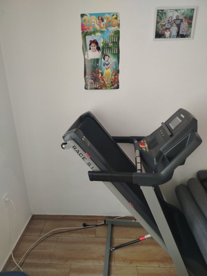 Electronic treadmill up to 150kg with many extras