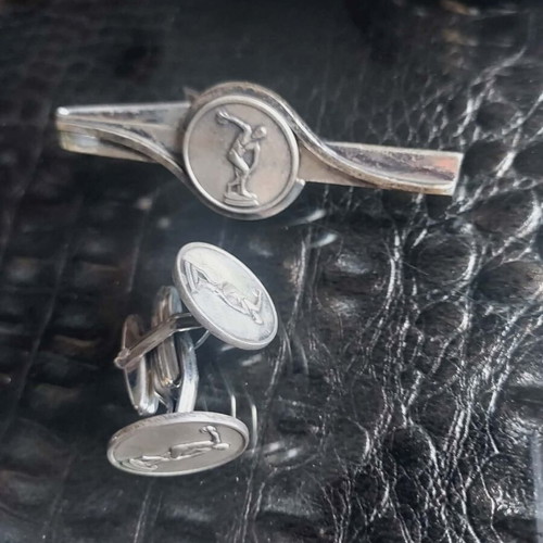 Set of cufflinks and tie clip with Discobolus of Myron theme like new