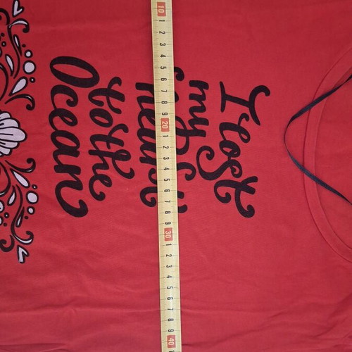 Pink Woman red cotton t-shirt used, size medium