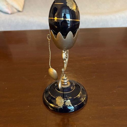 Vintage decorative items and crystals used
