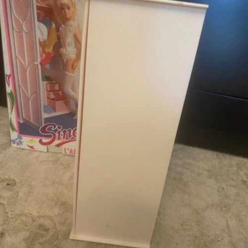 Sindy Wardrobe like new in original box