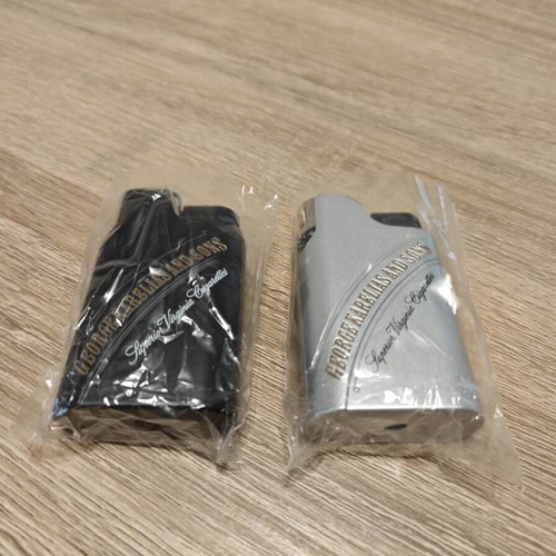 Karelias lighters set of 2 new with metal case