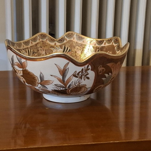 Chinese porcelain bowl like new with gilded details and lotus design