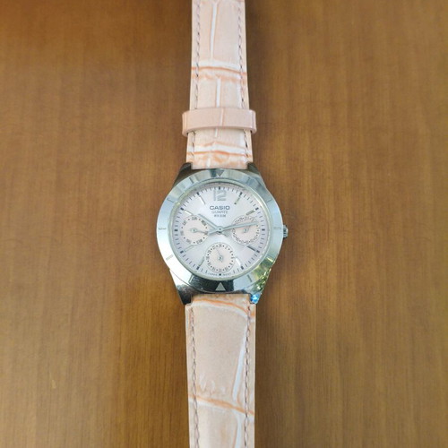 Casio wristwatch new pink with leather strap