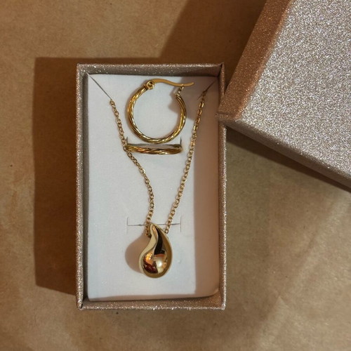 Set of 2 gold jewelry new made of steel