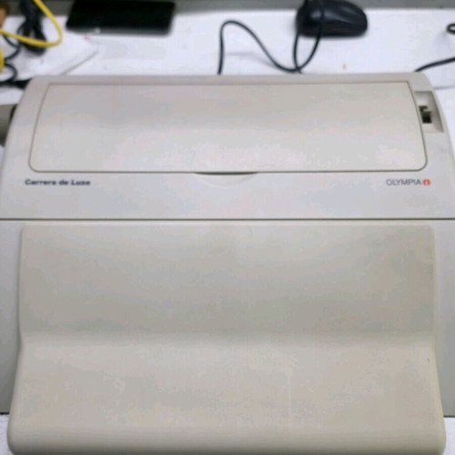 Carrera de Luxe electronic typewriter used