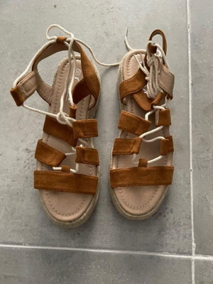 Flatform sandals like new, camel suede with espadrille sole
