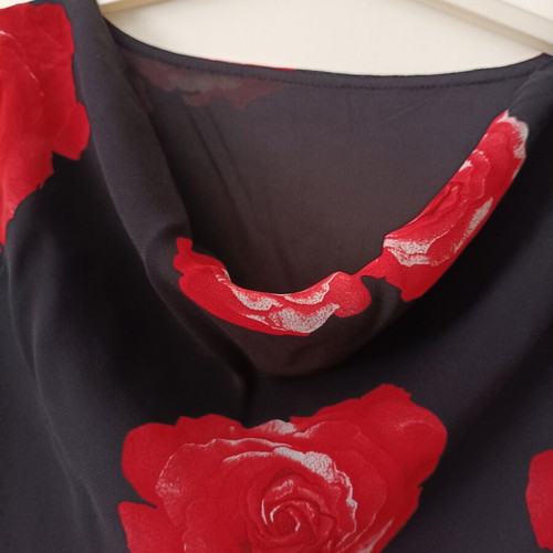 Women's midi dress with red roses, like new, size L-XL