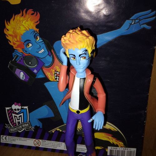 Monster High collection #18 Holt Hyde magazine with figure used