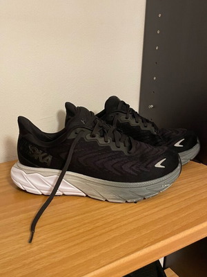 Hoka Arahi 6 Wide running shoes, size 39 1/3, black and white