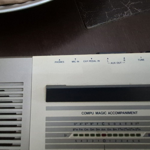 KORG synthesizer like new with case and memory cards