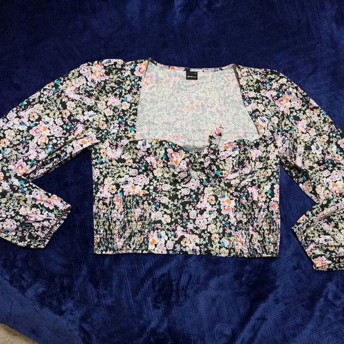 Gina Tricot floral top like new, XL size, puff sleeves