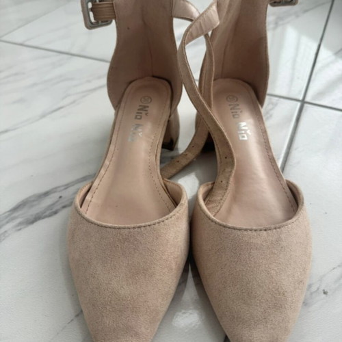 Beige pumps used size 36 with low heel and ankle strap