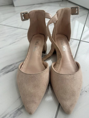 Beige pumps used size 36 with low heel and ankle strap