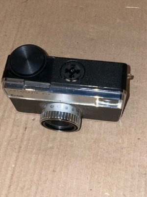 Kodak Instamatic 233 126 film camera like new with leather case