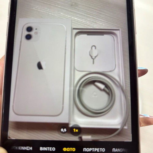 iPhone 11 used with 3 free cases, white, 64GB, Dual SIM