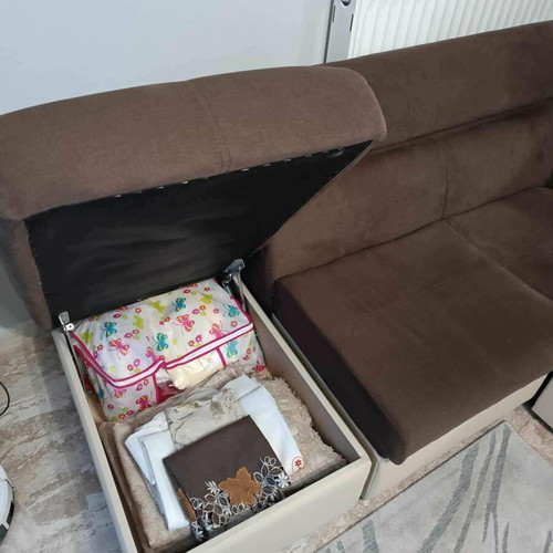 Corner sofa with extra and storage space like new