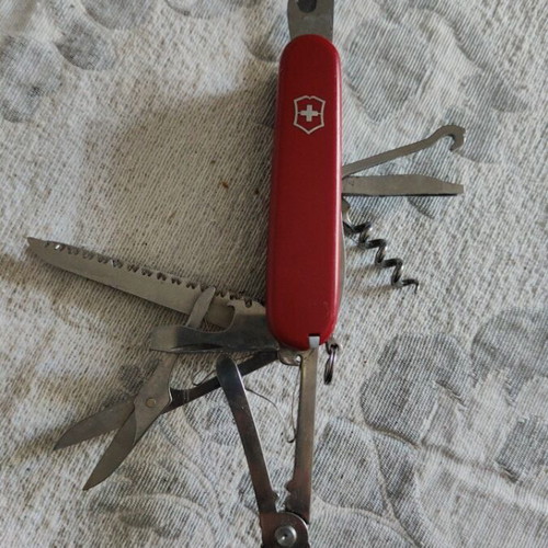 Victorinox Fieldmaster or Huntsman multitool like new, stainless steel