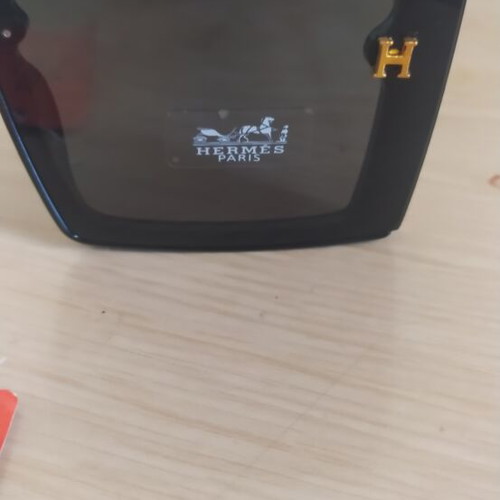 Women's sunglasses with black and gold frame, new, with case