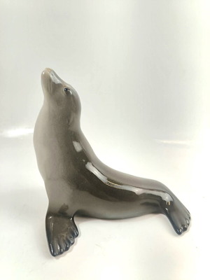 Vintage Lomonosov Porcelain Seal Figurine like new