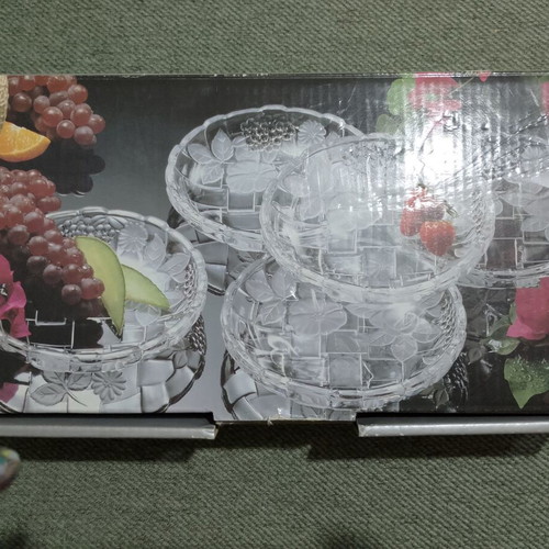 Glass fruit platter and shallow bowl