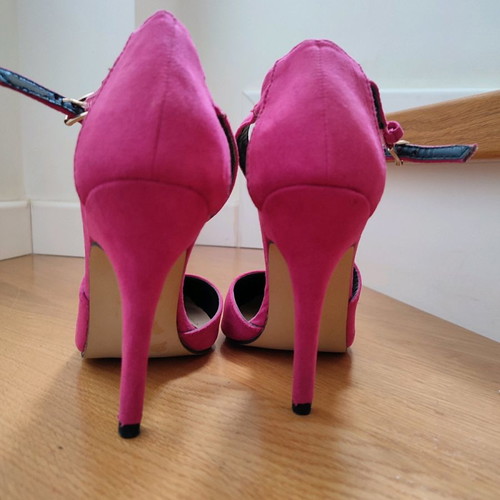 Hot pink velour pumps with high heels and straps Primark UK size 37 like new