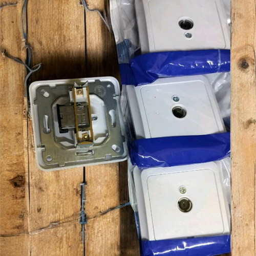 TV pass-through sockets new, easy installation