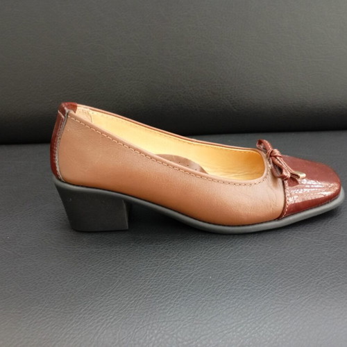 Relax Anatomic leather pumps size 36 new, brown, low heel