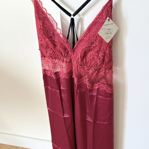 Nightgown and robe set new, size M-L, red multicolor