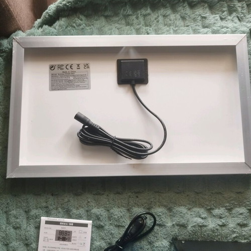 Photovoltaic panel with transformer 80A and 10 watt USB cable like new
