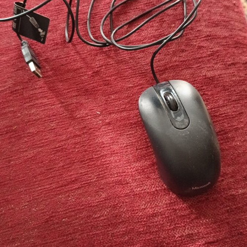 Logitech M90 computer mouse like new with USB cable