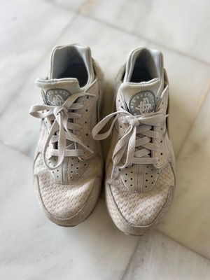 Nike Huarache women's athletic shoes used, size 40.5, ice color