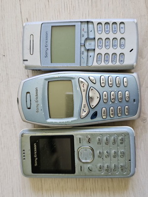 Sony lot of 3 mobile phones for parts